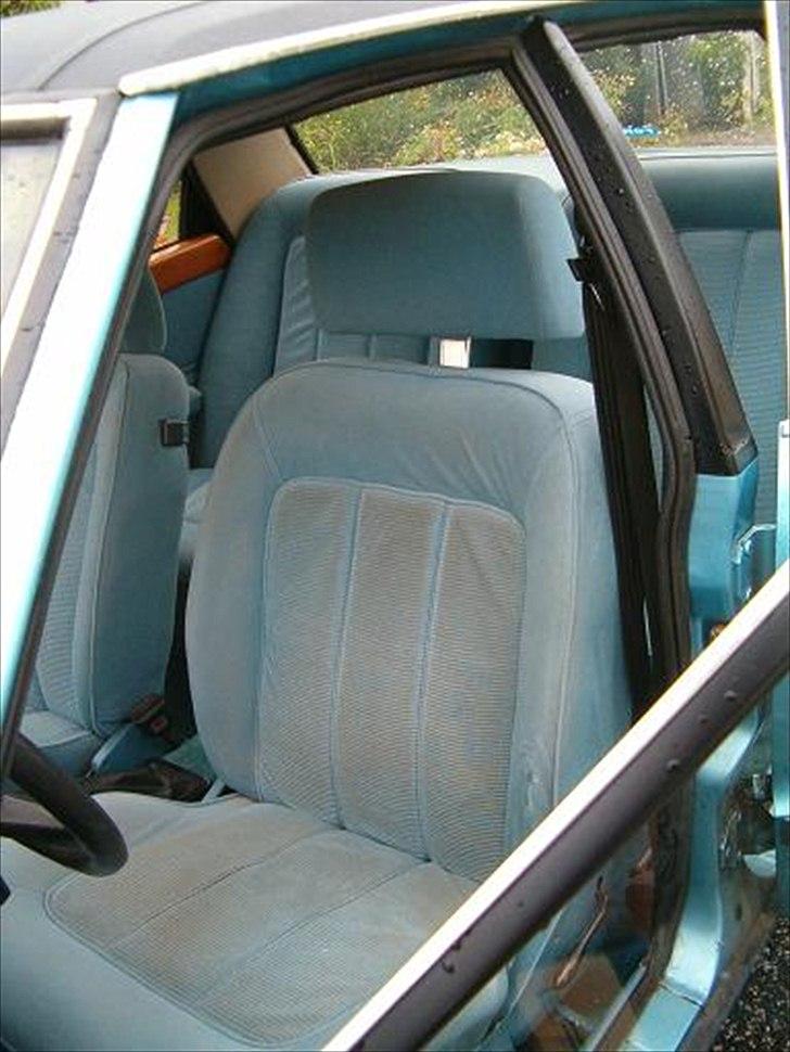 Ford Taunus 2.3 Ghia SOLGT - Kabinen da jeg købte vognen....... Den var lidt træt.... Men bare rolig, jeg har IKKE smidt den blå kabine ud, den er bare lagt på fjernlager... billede 20