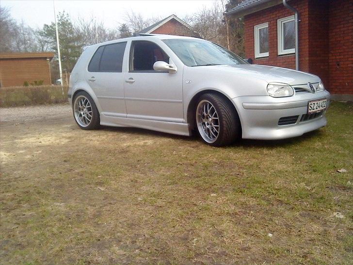 VW GOLF 4  billede 1