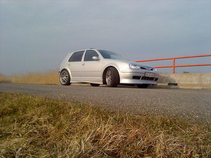 VW GOLF 4  billede 2