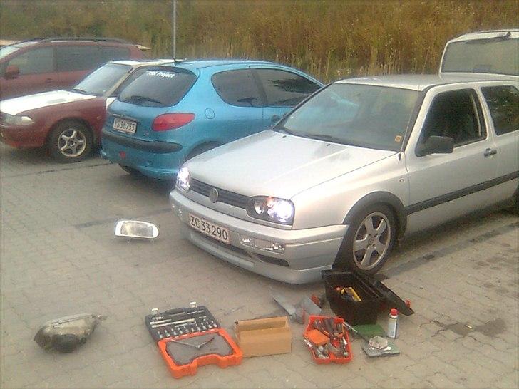 VW Golf III CL - Igang med at montere xenon i de nye lygter :) billede 14