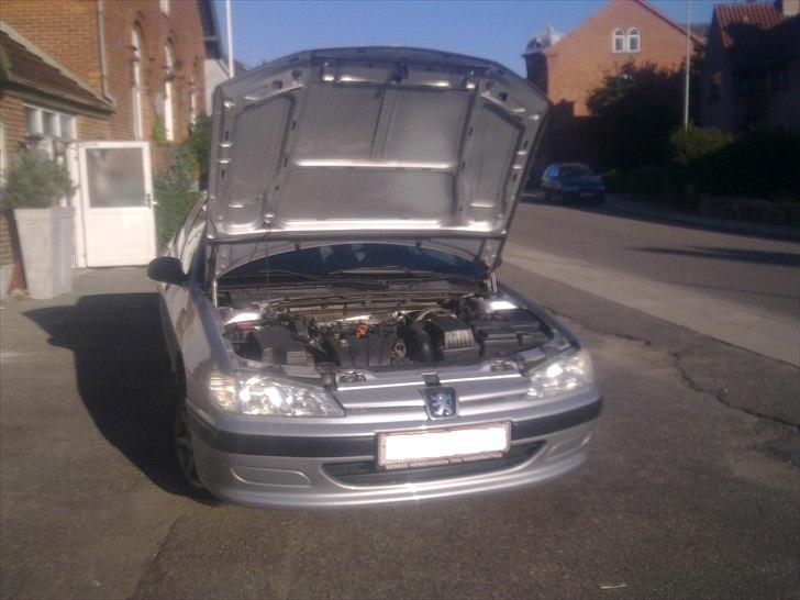 Peugeot 406 SL - motorhjelmen fik selvf også lige en tur billede 9