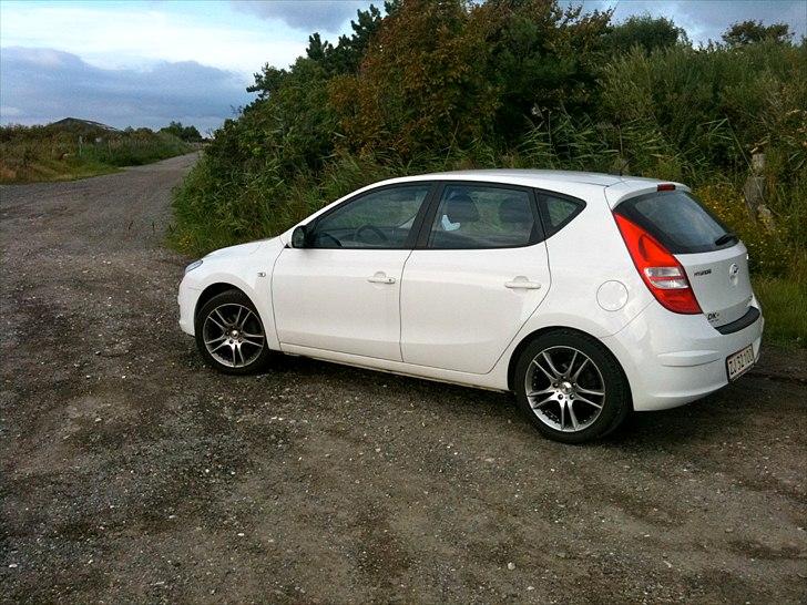 Hyundai I30 'Comfort' *solgt* - Den ser bare godt ud på de sommer fælge! billede 16