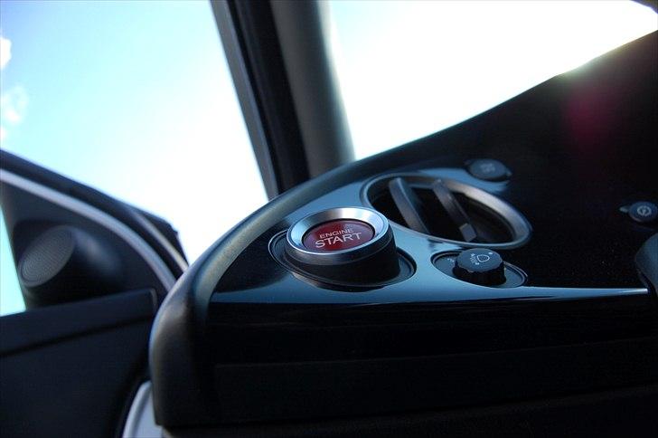 Honda Civic 2,2 I-CTDI - Start your engine... Yes yes en enkelt tryk på knappen og det er klaret. billede 9