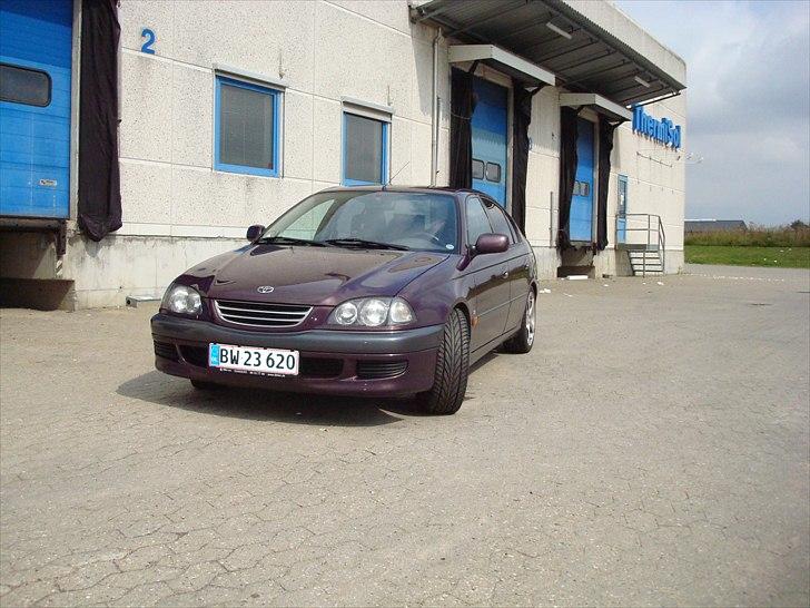 Toyota Avensis 1,8 Luna billede 1