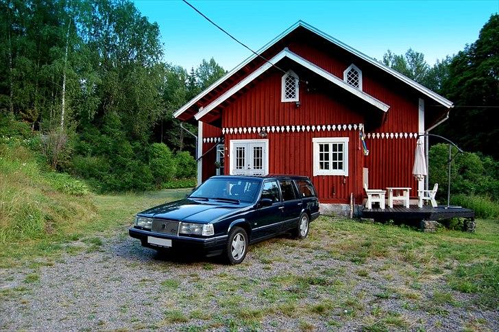 Volvo 960 3,0 stationcar - 960´eren tilbage i sit hjemland, på turen ud og hjem kørte vi i snit 10,3 km/l, hvilket er meget pænt, med 5 personer og fuld oppakning. billede 13