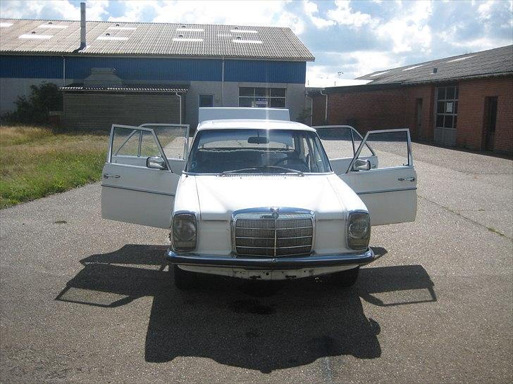 Mercedes Benz               240D-8 W115 billede 1