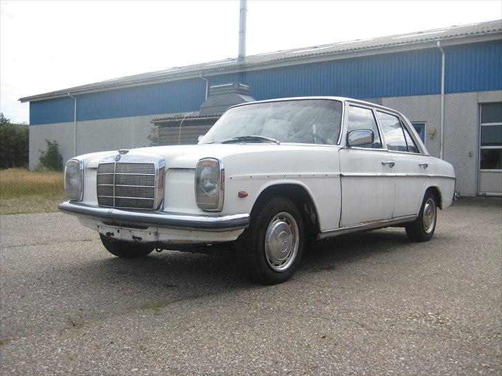 Mercedes Benz               240D-8 W115 billede 2