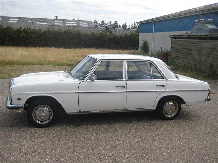 Mercedes Benz               240D-8 W115 billede 3