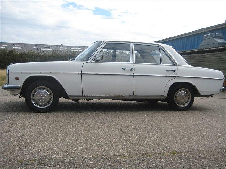 Mercedes Benz               240D-8 W115 billede 4