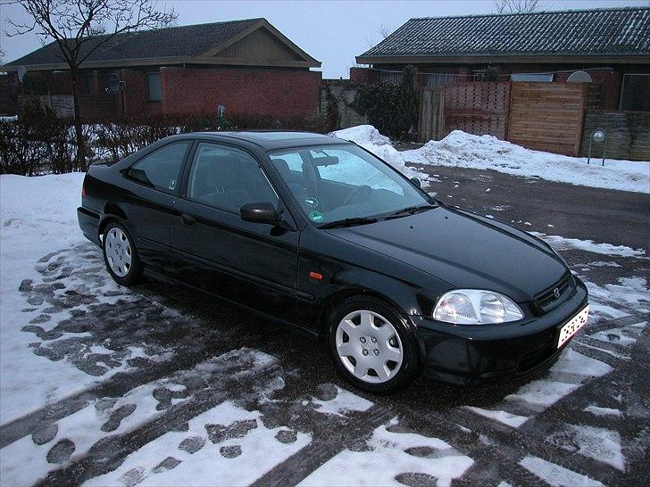 Honda Civic 1.6 i Coupe (solgt) - Vinteren 2010/2011....Monteret med fælge/vinterdæk fra en årg.2003 civic i str.195/60-15 billede 20