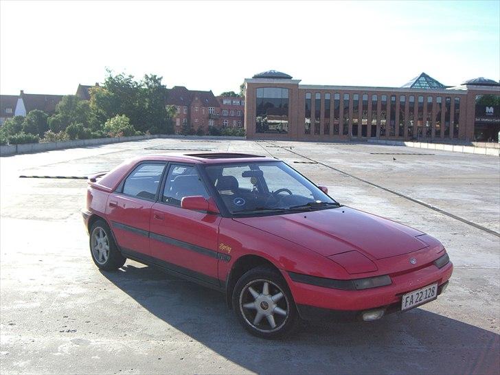 Mazda 323f 1,8 GT (Solgt) billede 1