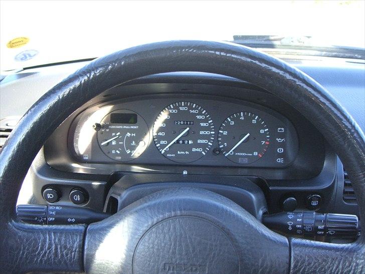 Mazda 323f 1,8 GT (Solgt) billede 2