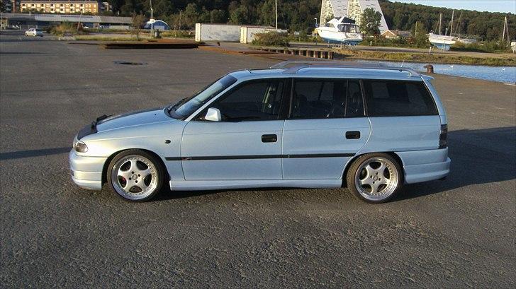 Opel Astra Caravan stc. SOLGT billede 2