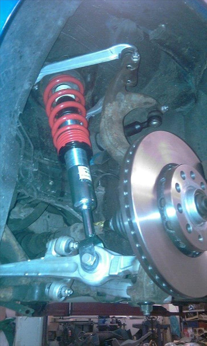 Audi A4 1,8T - skiftet sq lige det hele :) nye machetter alle bærearme, styrekugler skiver og klodser også self gevindundervogn + en 4 hjuls udmåling det spiller :) billede 7