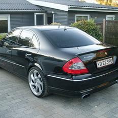 Mercedes Benz e320 w211
