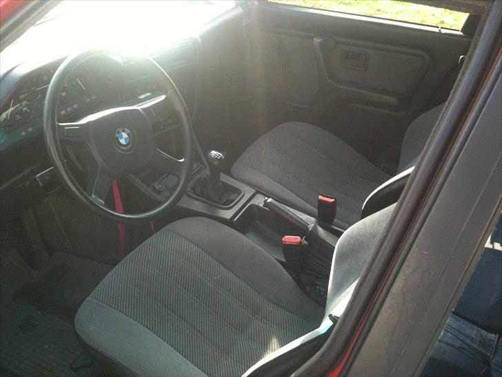 BMW E30 320i solgt billede 6