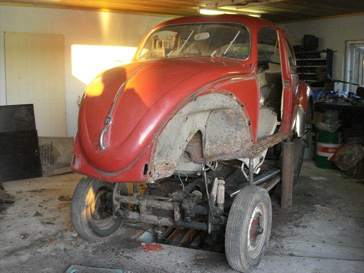 VW 113 bobbel - så kom forskærmene af billede 9