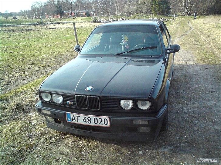 BMW e30 320i /2,7 eta SOLGT billede 1
