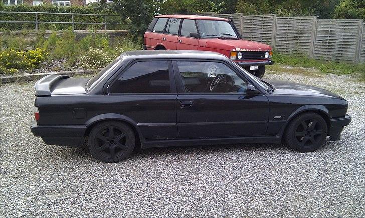 BMW e30 320i /2,7 eta SOLGT billede 3