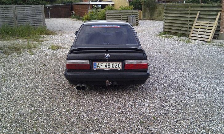 BMW e30 320i /2,7 eta SOLGT billede 4