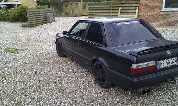 BMW e30 320i /2,7 eta SOLGT billede 5
