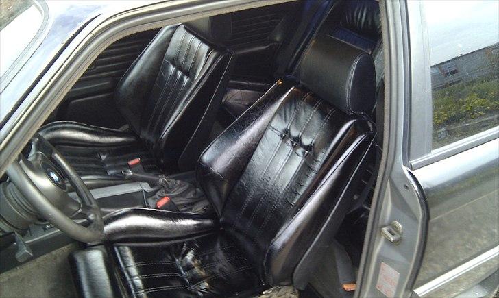 BMW e30 320i /2,7 eta SOLGT billede 7