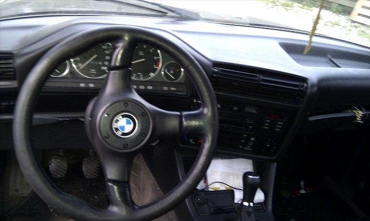 BMW e30 320i /2,7 eta SOLGT billede 8