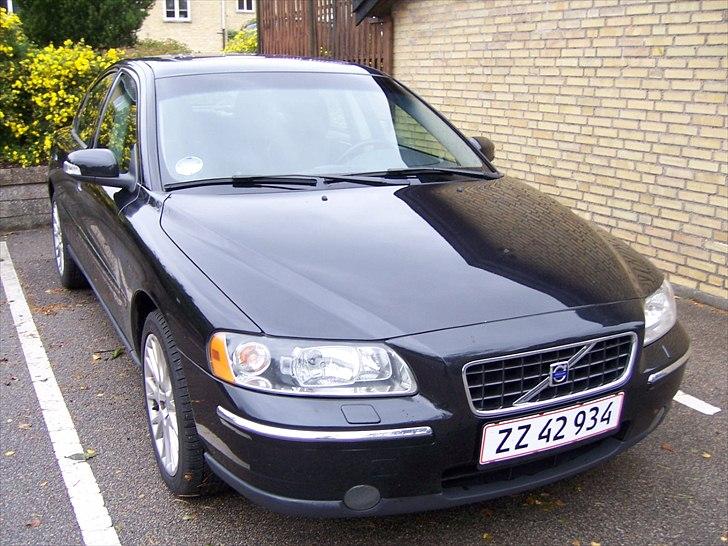 Volvo S60 D5 faceliftet til -07 Solgt - Lister på kofanger fra summum model. billede 11