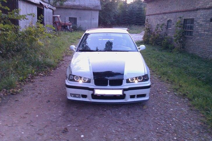 BMW E36 320i [SOLGT] billede 3
