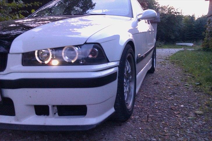 BMW E36 320i [SOLGT] billede 4