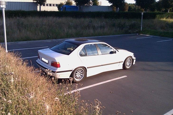 BMW E36 320i [SOLGT] billede 11