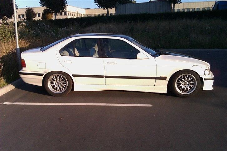 BMW E36 320i [SOLGT] billede 12