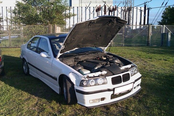 BMW E36 320i [SOLGT] billede 15