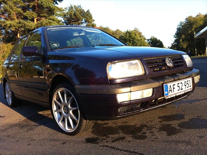 VW Vento 1.9 CL  *SOLGT* billede 1