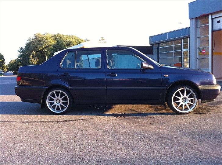 VW Vento 1.9 CL  *SOLGT* billede 3