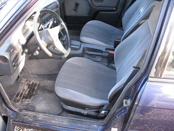 BMW 325IA - Yderst kedelig kabine :) billede 5