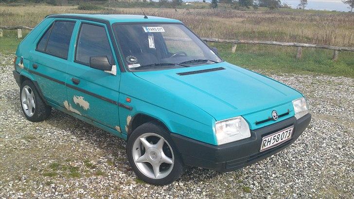Skoda favorit 135 1,3 karbu. billede 4