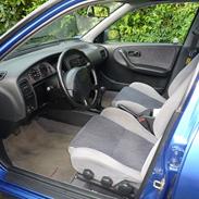 Nissan primera SRI
