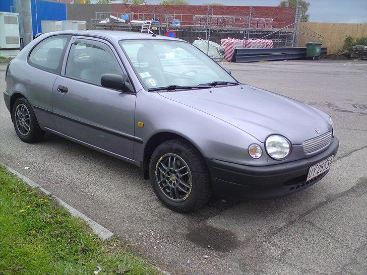 Toyota Corolla Linea Natura E11 billede 2