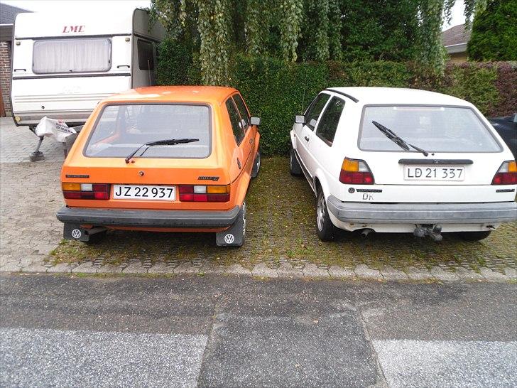 VW golf  1 automatic  - bemærk lige de to golfer begge to med orginale nummerplader fra ny af. den hvide golf er min datters billede 4