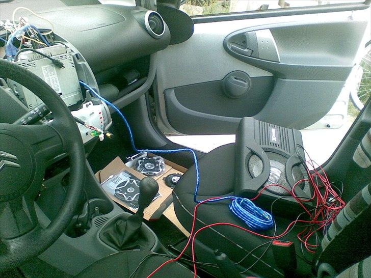 Citroën c1 - ja nyt anlæg skal der da til. man skal da have lidt god lyd.(-: billede 3
