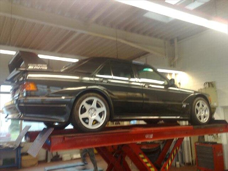 Mercedes Benz 190E 2.5 16V Evolution II - -inspektion inden købet, jeg har aldrig rystet så meget på mine små tykke hænder, og havde verdens største sommerfugle i maven ;-) billede 16