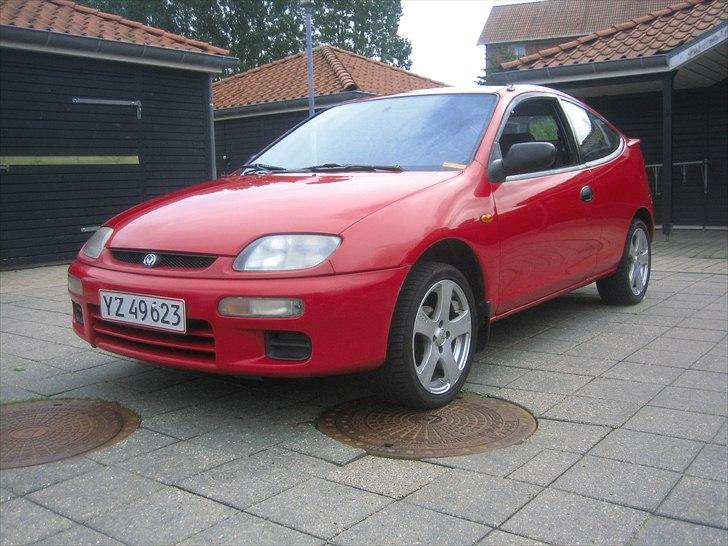 Mazda 323c billede 1