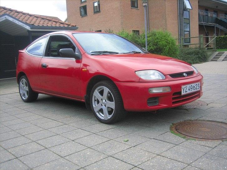 Mazda 323c billede 3