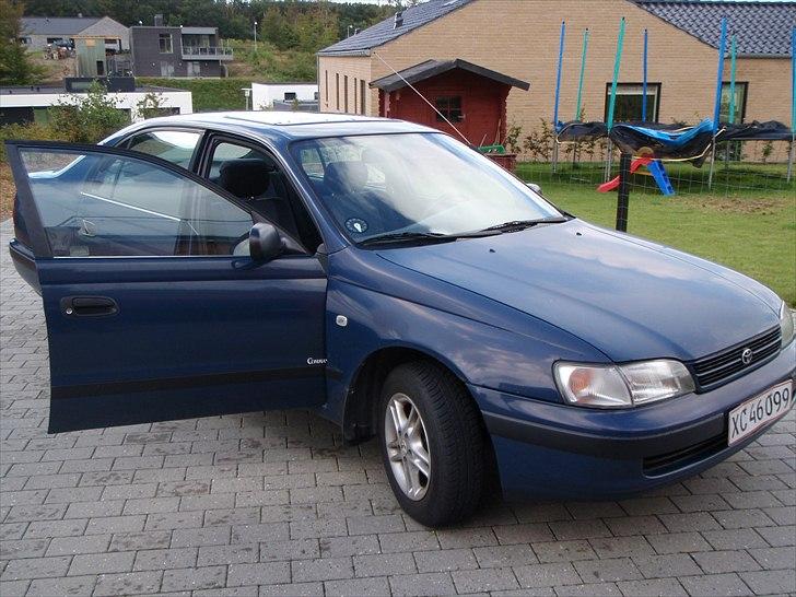 Toyota Carina E Xli Commander billede 1