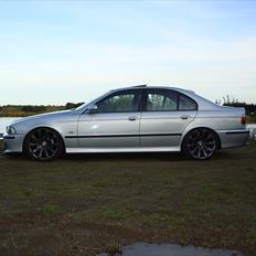 BMW 528i