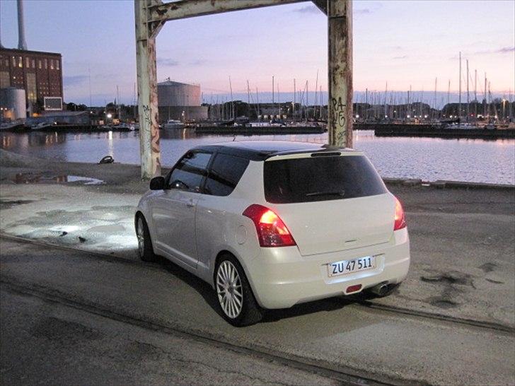 Suzuki Swift - Black'n white ( Solgt) billede 2