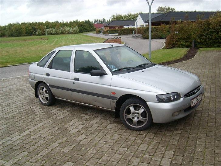 Ford Escort 1.6 16v *SOLGT* billede 2