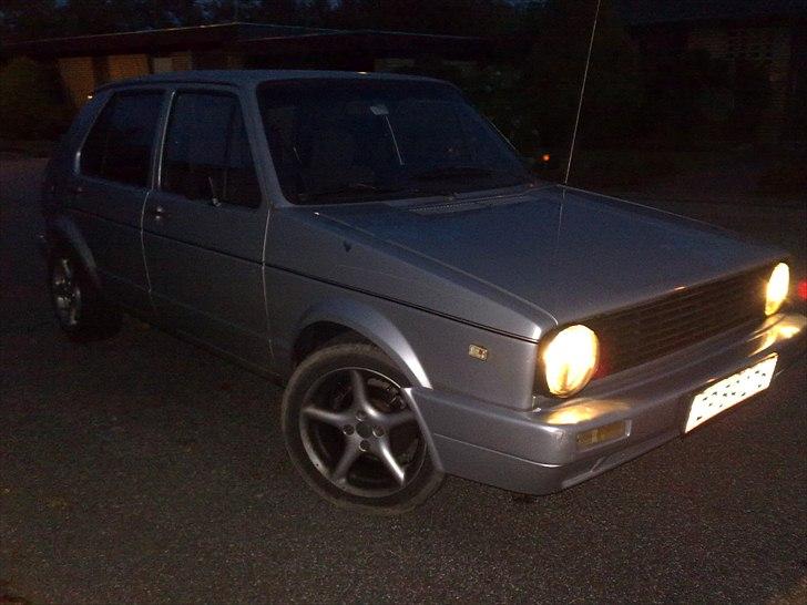 VW Golf I 1,6 D 5d. billede 1