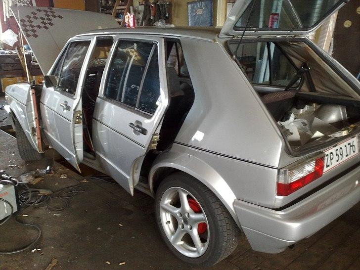 VW Golf I 1,6 D 5d. billede 3